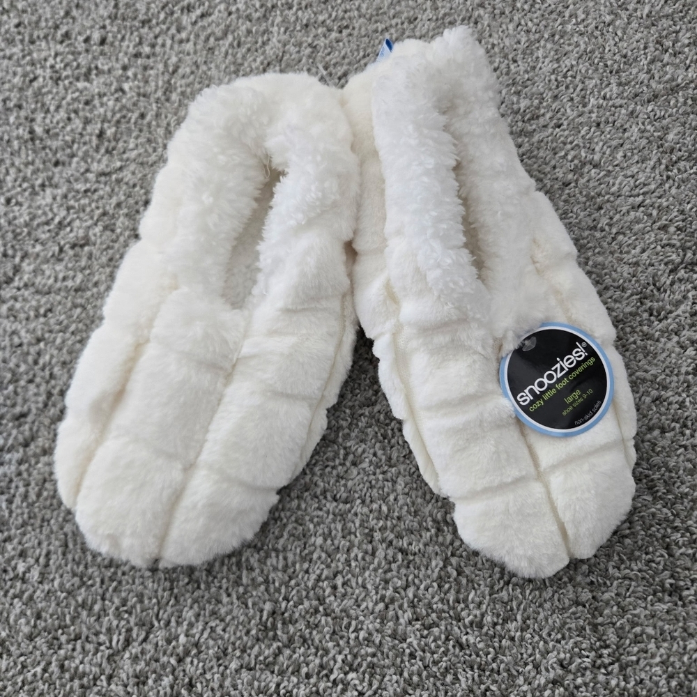 snoozies! Women It's Ok To Be Square Slipper Cream. Size Large. New.